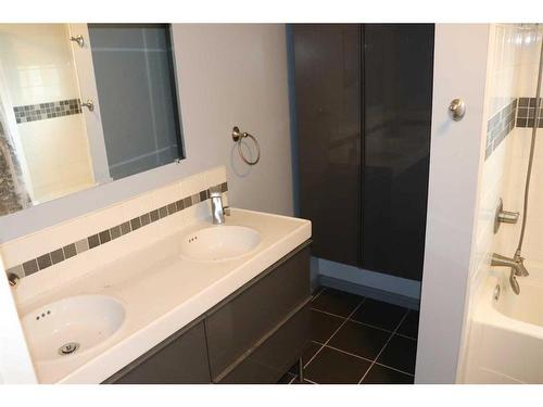 5104 50 Street, Peers, AB - Indoor Photo Showing Bathroom