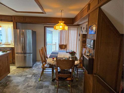 718 6 Avenue, Fox Creek, AB - Indoor Photo Showing Dining Room