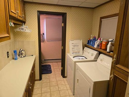 718 6 Avenue, Fox Creek, AB - Indoor Photo Showing Laundry Room