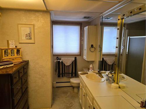 718 6 Avenue, Fox Creek, AB - Indoor Photo Showing Bathroom