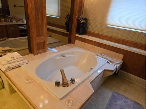 718 6 Avenue, Fox Creek, AB - Indoor Photo Showing Bathroom