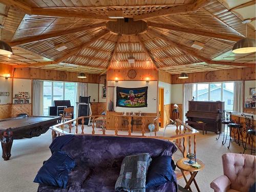 718 6 Avenue, Fox Creek, AB - Indoor Photo Showing Living Room