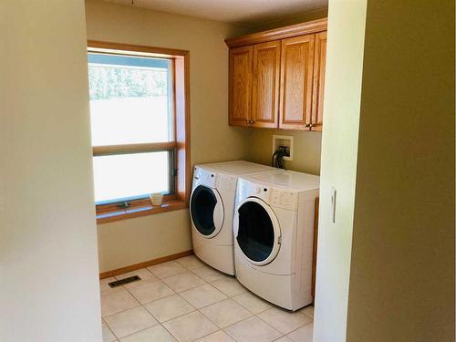 590032 Range Road 111A, Rural Woodlands County, AB - Indoor Photo Showing Laundry Room