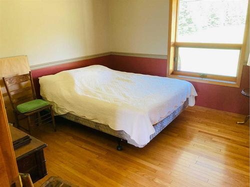 590032 Range Road 111A, Rural Woodlands County, AB - Indoor Photo Showing Bedroom