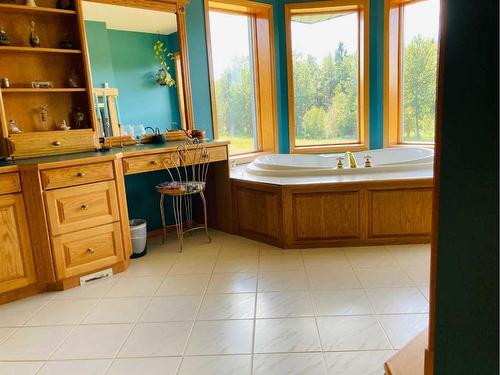 590032 Range Road 111A, Rural Woodlands County, AB - Indoor Photo Showing Bathroom