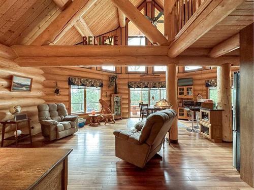 26 124062 Township Road 593A, Rural Woodlands County, AB - Indoor Photo Showing Living Room