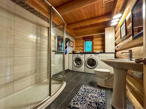 26 124062 Township Road 593A, Rural Woodlands County, AB - Indoor Photo Showing Laundry Room