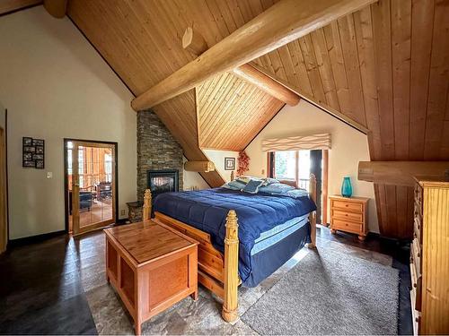 26 124062 Township Road 593A, Rural Woodlands County, AB - Indoor Photo Showing Bedroom