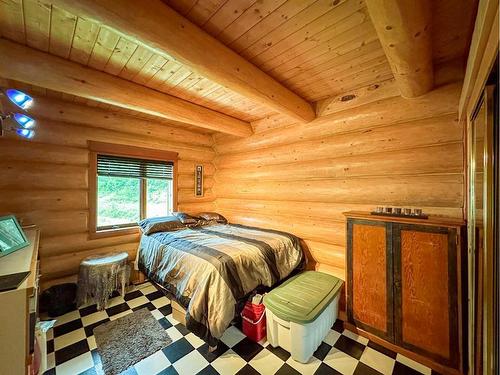 26 124062 Township Road 593A, Rural Woodlands County, AB - Indoor Photo Showing Bedroom