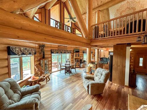 26 124062 Township Road 593A, Rural Woodlands County, AB - Indoor Photo Showing Living Room