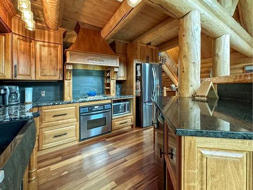 26 124062 Township Road 593A, Rural Woodlands County, AB - Indoor Photo Showing Kitchen