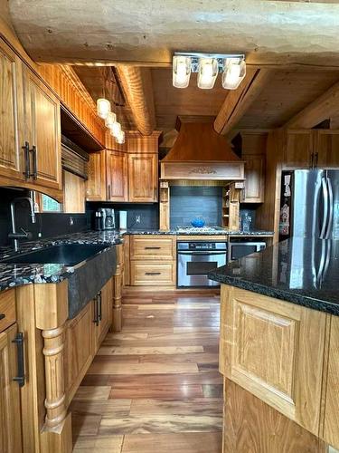 26 124062 Township Road 593A, Rural Woodlands County, AB - Indoor Photo Showing Kitchen