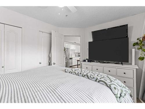 121-300 Palliser Lane, Canmore, AB - Indoor Photo Showing Bedroom