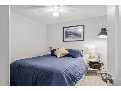 121-300 Palliser Lane, Canmore, AB - Indoor Photo Showing Bedroom