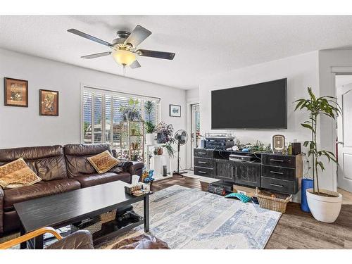 121-300 Palliser Lane, Canmore, AB - Indoor Photo Showing Living Room