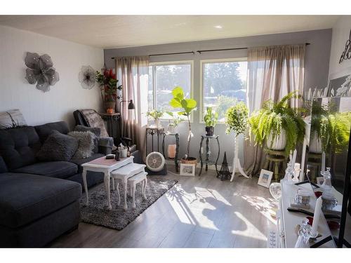 4213 53A Street, Athabasca, AB - Indoor Photo Showing Living Room