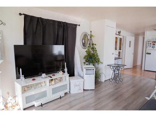 4213 53A Street, Athabasca, AB - Indoor Photo Showing Living Room