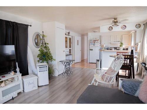 4213 53A Street, Athabasca, AB - Indoor Photo Showing Living Room