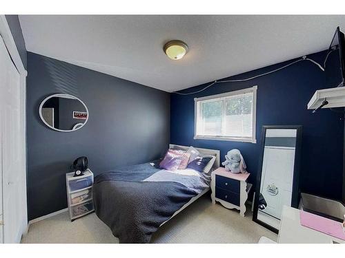 909 61 Street, Edson, AB - Indoor Photo Showing Bedroom