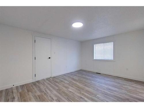 309 5 Street Nw, Slave Lake, AB - Indoor Photo Showing Other Room