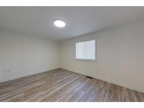 309 5 Street Nw, Slave Lake, AB - Indoor Photo Showing Other Room