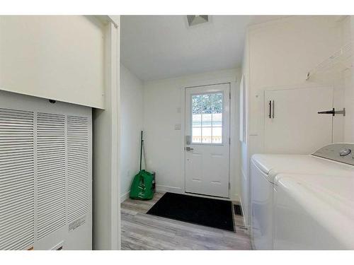 309 5 Street Nw, Slave Lake, AB - Indoor Photo Showing Laundry Room