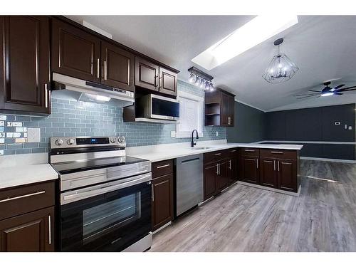 309 5 Street Nw, Slave Lake, AB - Indoor Photo Showing Kitchen With Upgraded Kitchen