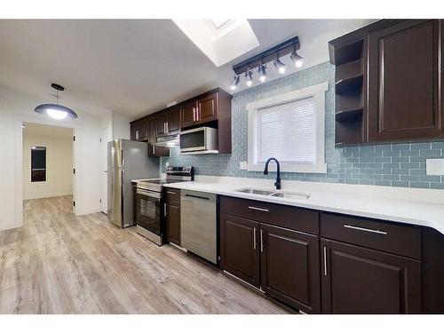 309 5 Street Nw, Slave Lake, AB - Indoor Photo Showing Kitchen With Double Sink