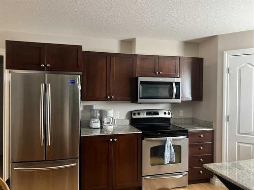 207-5037 7 Avenue, Edson, AB - Indoor Photo Showing Kitchen