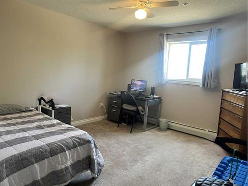 207-5037 7 Avenue, Edson, AB - Indoor Photo Showing Bedroom