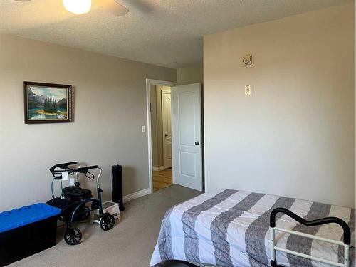 207-5037 7 Avenue, Edson, AB - Indoor Photo Showing Bedroom