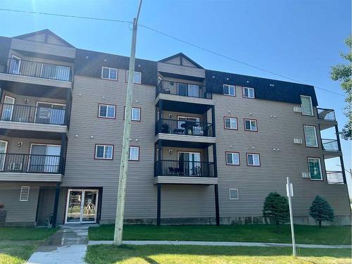 207-5037 7 Avenue, Edson, AB - Outdoor With Balcony With Facade