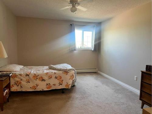 207-5037 7 Avenue, Edson, AB - Indoor Photo Showing Bedroom