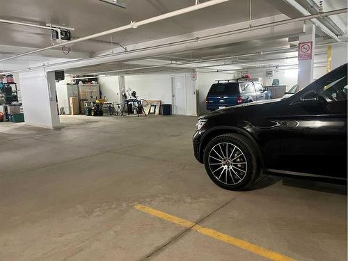 207-5037 7 Avenue, Edson, AB - Indoor Photo Showing Garage