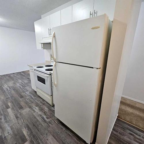 104A-5611 10 Avenue, Edson, AB - Indoor Photo Showing Kitchen