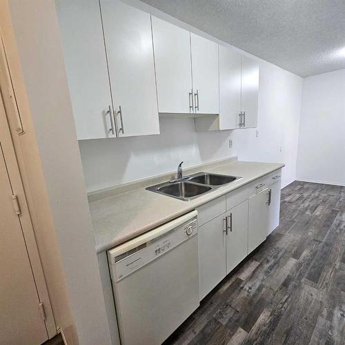 104A-5611 10 Avenue, Edson, AB - Indoor Photo Showing Kitchen With Double Sink