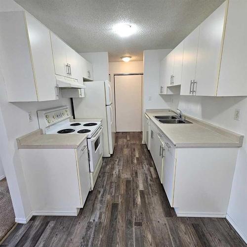 104A-5611 10 Avenue, Edson, AB - Indoor Photo Showing Kitchen With Double Sink