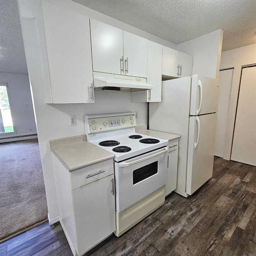 104A-5611 10 Avenue, Edson, AB - Indoor Photo Showing Kitchen