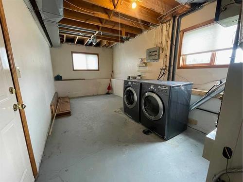 107 Assiniboine Drive, Swan Hills, AB - Indoor Photo Showing Laundry Room