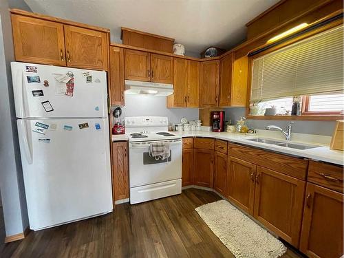 107 Assiniboine Drive, Swan Hills, AB - Indoor Photo Showing Kitchen With Double Sink