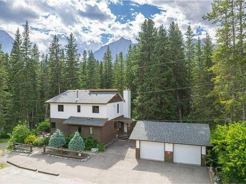 1102 10Th Avenue, Canmore, AB - Outdoor