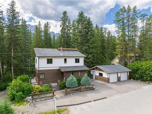 1102 10Th Avenue, Canmore, AB - Outdoor