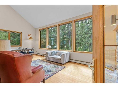 1102 10Th Avenue, Canmore, AB - Indoor Photo Showing Living Room