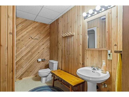 1102 10Th Avenue, Canmore, AB - Indoor Photo Showing Bathroom