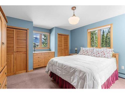 1102 10Th Avenue, Canmore, AB - Indoor Photo Showing Bedroom