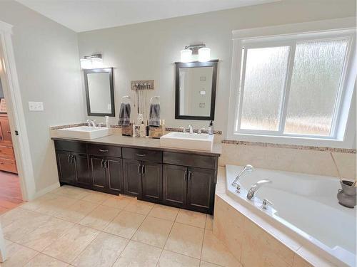 644081 Range Road 235, Rural Athabasca County, AB - Indoor Photo Showing Bathroom