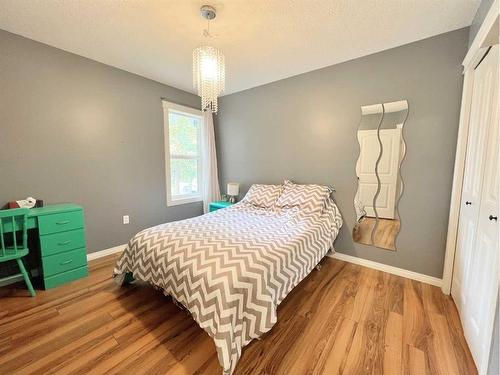 644081 Range Road 235, Rural Athabasca County, AB - Indoor Photo Showing Bedroom