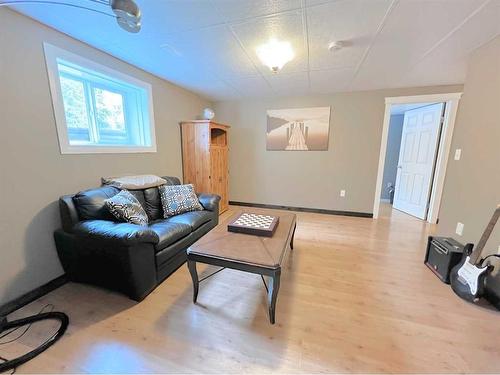 644081 Range Road 235, Rural Athabasca County, AB - Indoor Photo Showing Living Room