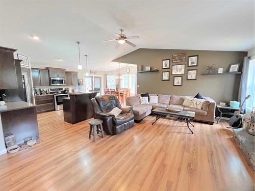 644081 Range Road 235, Rural Athabasca County, AB - Indoor Photo Showing Living Room