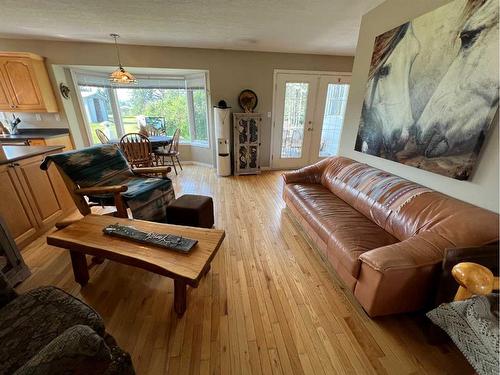 301-25518 505B Township, Rural Yellowhead County, AB - Indoor Photo Showing Living Room